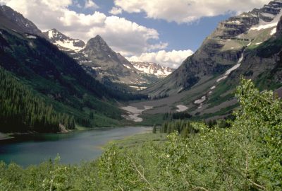 Crater Lake et les Elk Mountains. Photo © André M. Winter