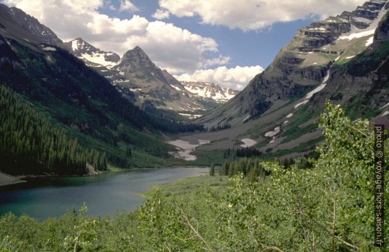 Crater Lake et les Elk Mountains. Photo © André M. Winter