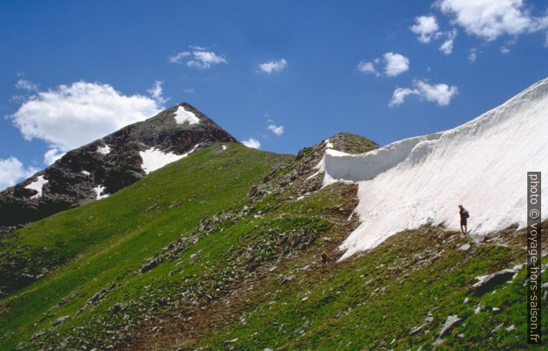 Corniche de neige au Buckskin Pass, 3798 m. Photo © André M. Winter