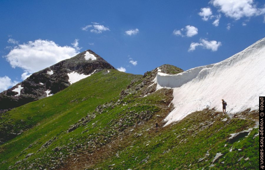 Corniche de neige au Buckskin Pass, 3798 m. Photo © André M. Winter