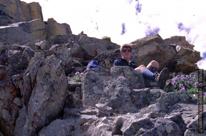 André dans la crête au sud du col Buckskin Pass. Photo © André M. Winter