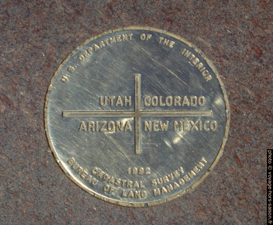 Démarcation au Four Corners Monument. Photo © André M. Winter
