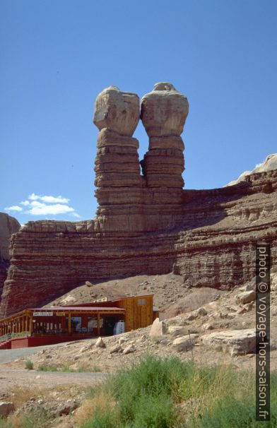Navajo Twin Rocks. Photo © André M. Winter