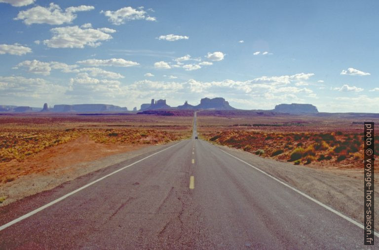 Route manant au Monument Valley. Photo © André M. Winter