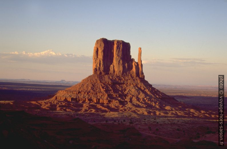 West Mitten Butte au coucher du soleil. Photo © André M. Winter