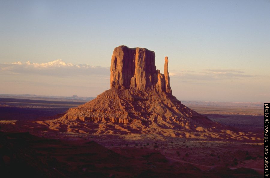 West Mitten Butte au coucher du soleil. Photo © André M. Winter
