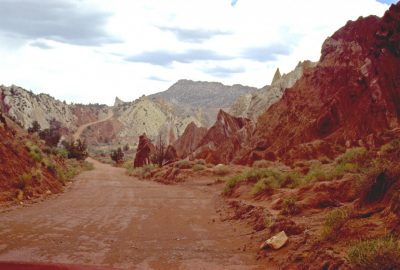 Cotton Wood Canyon Road sous la pluie. Photo © André M. Winter