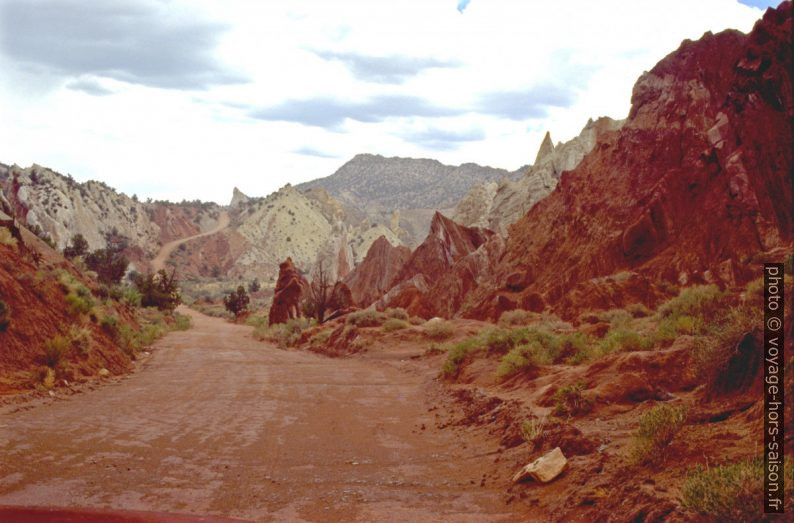 Cotton Wood Canyon Road sous la pluie. Photo © André M. Winter