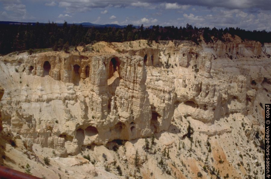 Grottes et arcs naturels du Bryce Canyon. Photo © André M. Winter