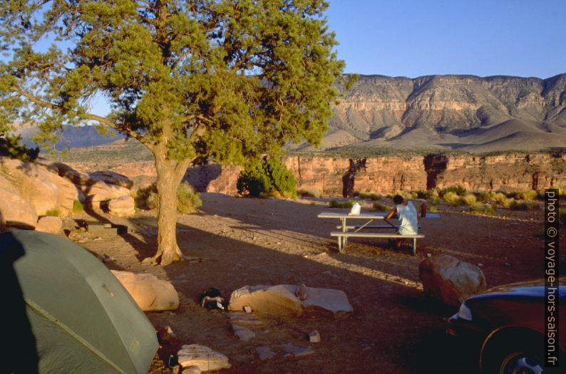 Notre tente et Christian au Toroweap Overlook Campgroud . Photo © André M. Winter