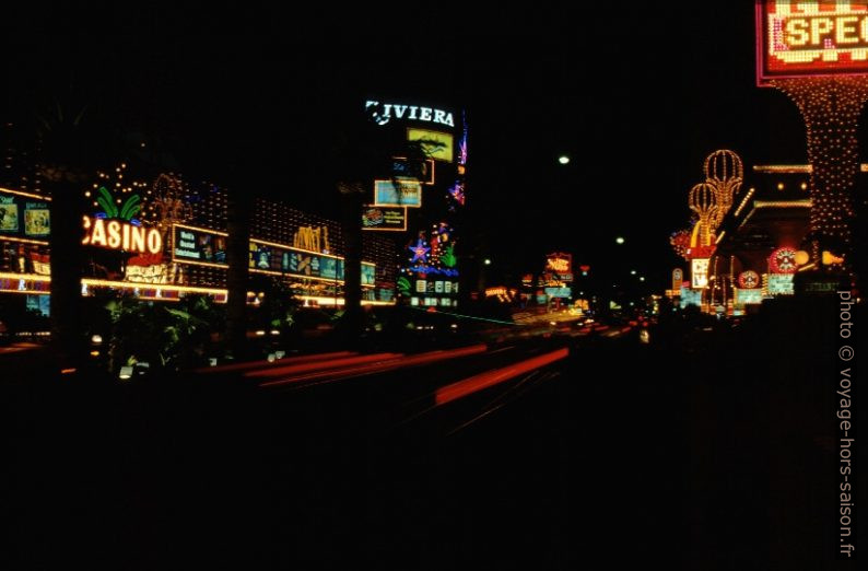 Le Las Vegas Boulevard de nuit. Photo © André M. Winter