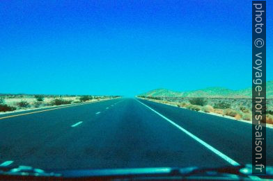 Highway entre Las Vegas et le Death Valley. Photo © André M. Winter