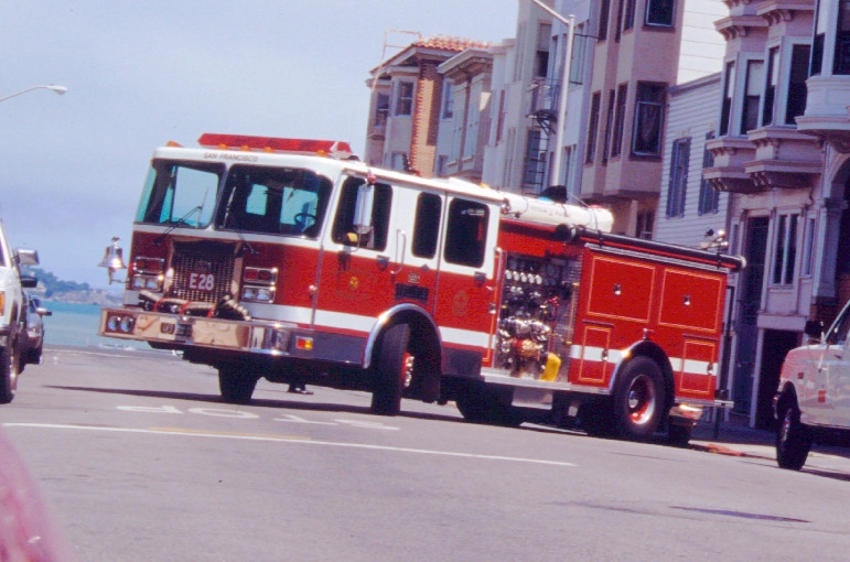 Camion de pompier américain à San Francisco. Photo © André M. Winter