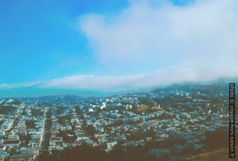 Les nuages passent sur les Twin Peaks. Photo © André M. Winter