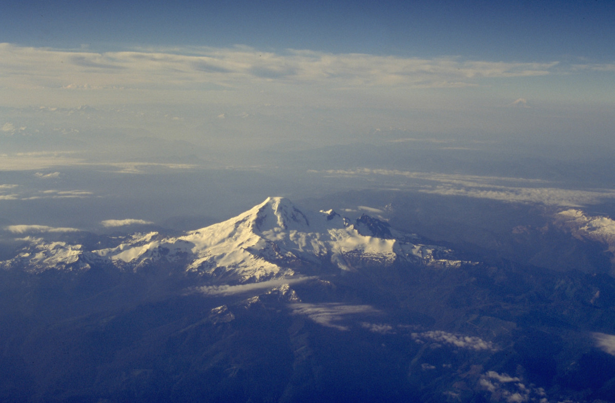 Le Mount Baker, 3285 m, vu de l'avion. Photo © André M. Winter