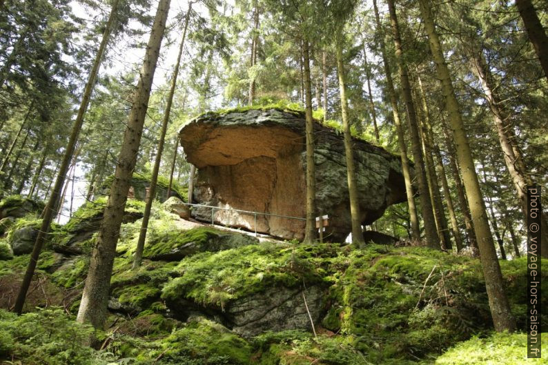 Rocher de la grotte "Höhle des Löwen" à Altmelon. Photo © André M. Winter