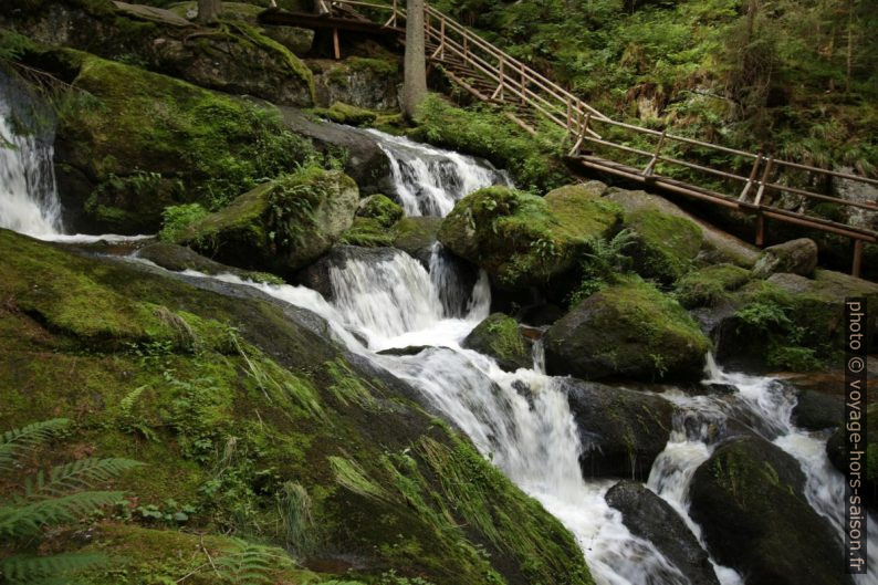 La cascade Lohnbachfall et le chemin qui l'acompagne. Photo © André M. Winter