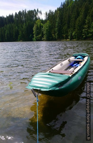 Notre canoe gonflable Gumotex Palava lors d'une pause le long du Purzelkamp. Photo © André M. Winter