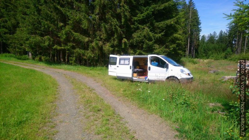 Notre trafic un peu plus loin dans les bois. Photo © André M. Winter