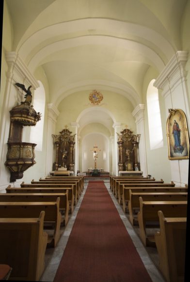 Nef baroque de l'église romane Propsteikirche à Zwettl. Photo © André M. Winter