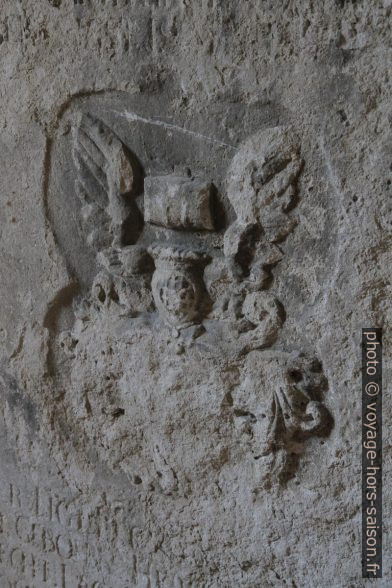 Une pierre tombale du 14e siècle. Photo © Alex Medwedeff