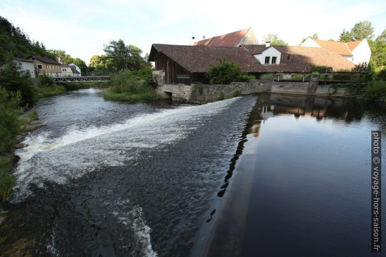 Digue d'un ancien moulin sur la rivière Kamp à Zwettl. Photo © André M. Winter