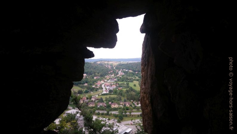 Vue d'une meurtrière de la ruine Schimmelsprung. Photo © André M. Winter