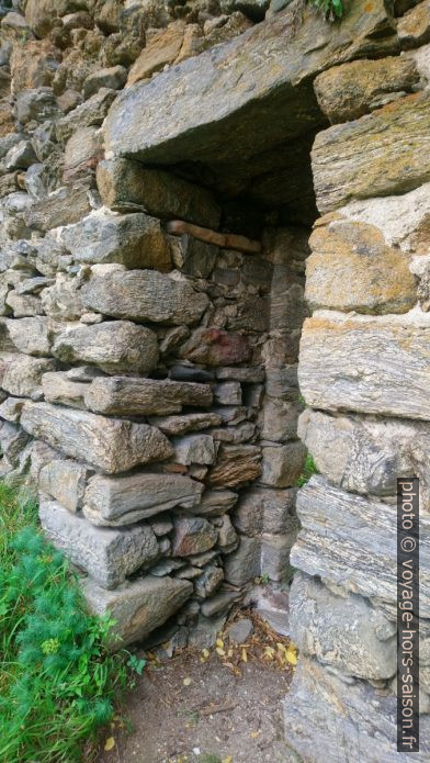 Ancienne porte de la ruine Schimmelsprung. Photo © André M. Winter