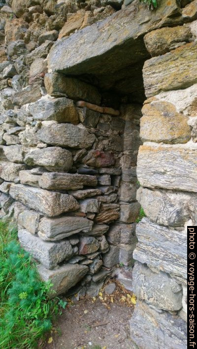 Ancienne porte de la ruine Schimmelsprung. Photo © André M. Winter