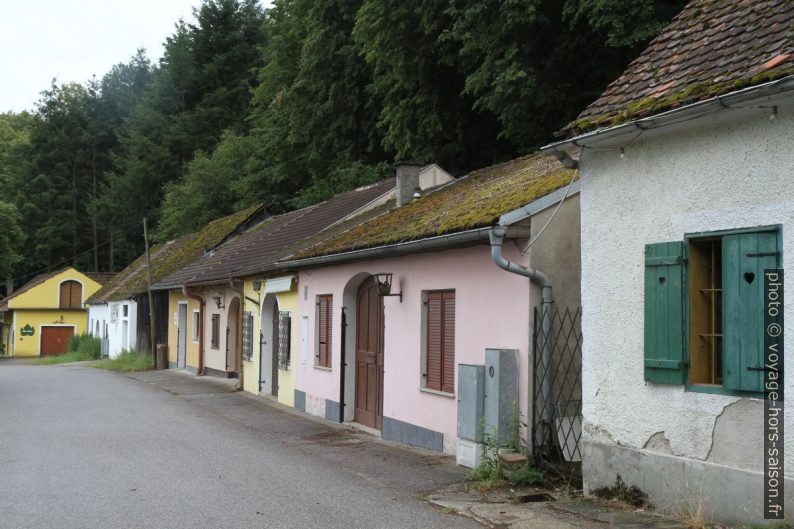 Maisons à presse de l'Eichberger Kellergasse. Photo © Alex Medwedeff