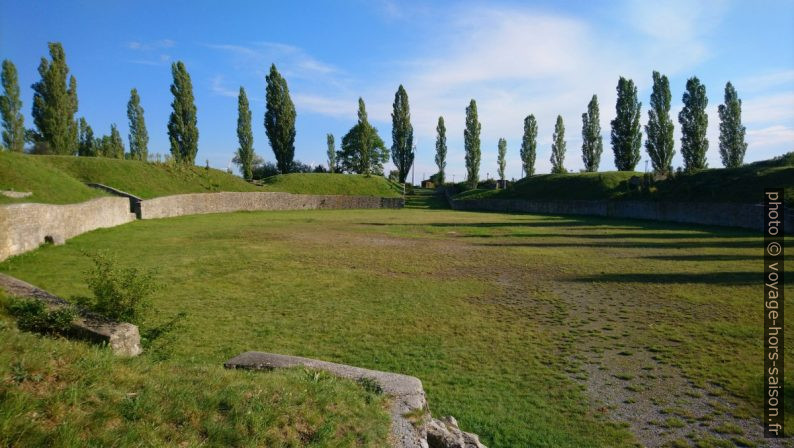 L'amphithéâtre romain civil de Carnuntum. Photo © André M. Winter