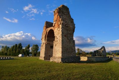 La Porte des païens à Carnuntum. Photo © André M. Winter