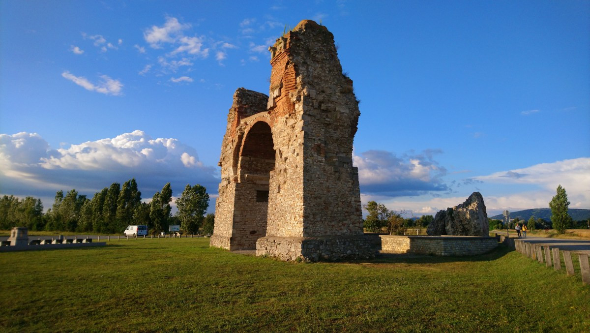 La Porte des païens à Carnuntum. Photo © André M. Winter