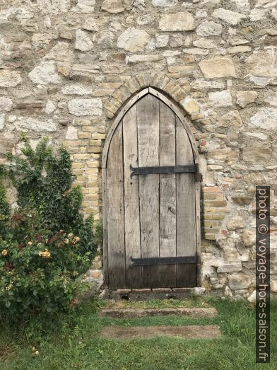 Porte dans les fortification de la ville de Hainburg. Photo © Alex Medwedeff