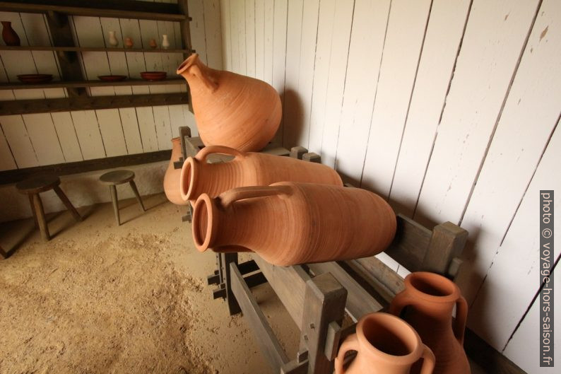 Des amphores dans la maison du marchand d'huiles à Carnuntum. Photo © André M. Winter