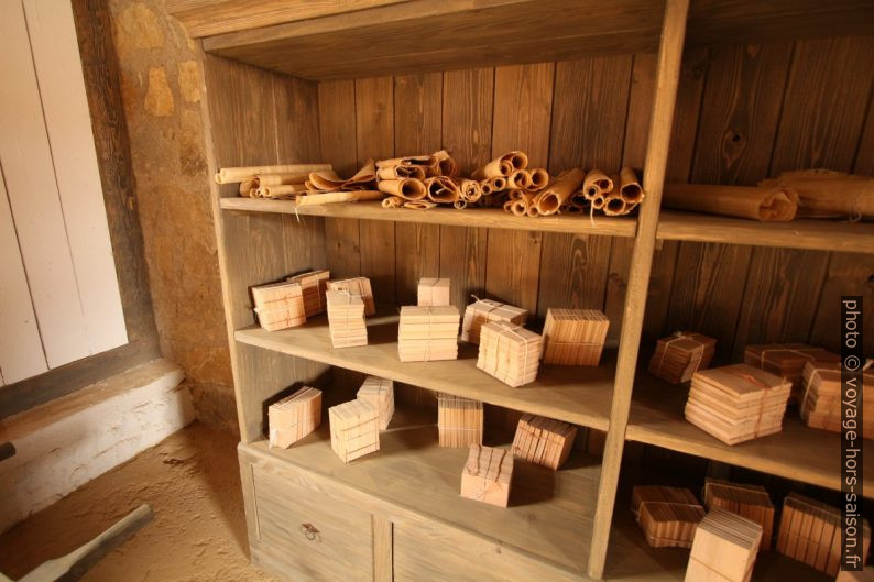 Rouleaux de papyrus et tablettes en bois à Carnuntum. Photo © André M. Winter