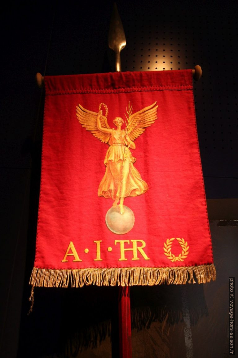 Vexillium de l'Ala I Thracum Victrix. Photo © André M. Winter