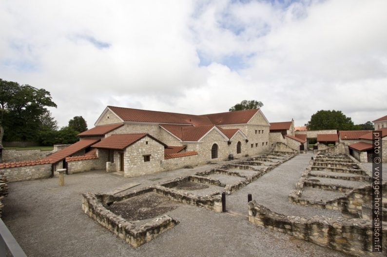 Murs de fondation d'une auberge à Carnuntum. Photo © André M. Winter