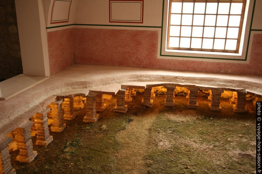 Détail du chauffage au sol des petites thermes de Carnuntum. Photo © André M. Winter