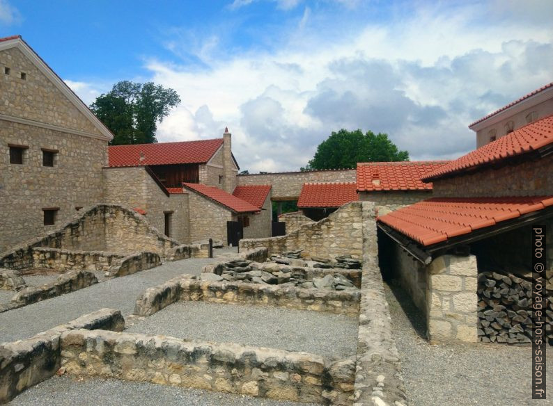 Passage entre les Thermes et la Villa Urbana de Carnuntum. Photo © André M. Winter