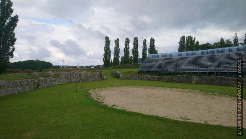 L'amphithéâtre de la ville militaire de Carnuntum. Photo © André M. Winter