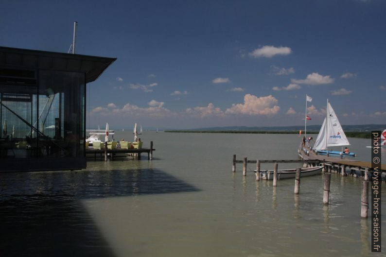 La seule vue publique sur le lac Neusieldersee dans la commune de Neusiedl. Photo © Alex Medwedeff