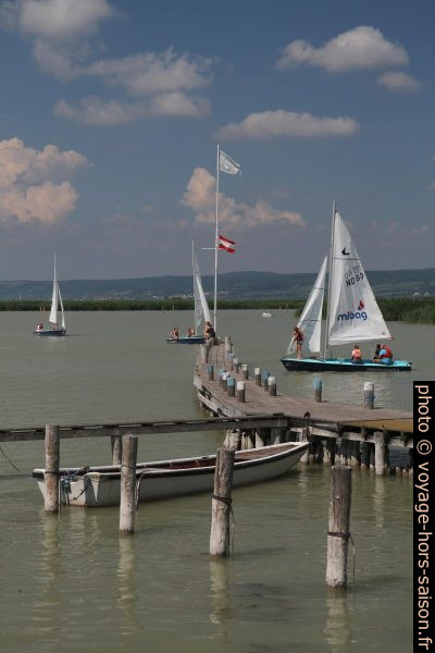 Quais de l'école de voile de Neusiedel. Photo © Alex Medwedeff