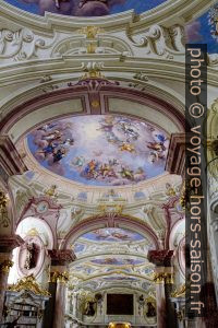 Fresques du plafond de la bibliothèque baroque d'Admont. Photo © Alex Medwedeff