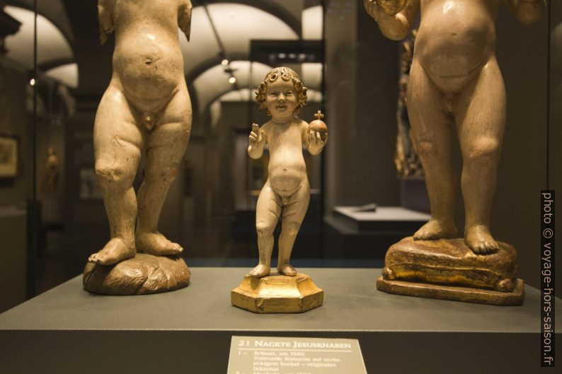 Sculptures de Jeunes jésus, vers 1500. Photo © André M. Winter