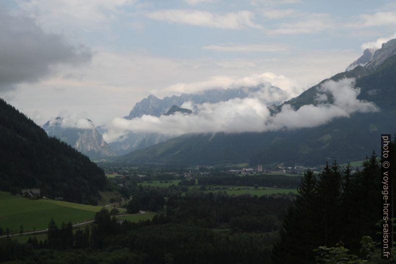 Vue retour du Frauenberg vers Admont. Photo © Alex Medwedeff