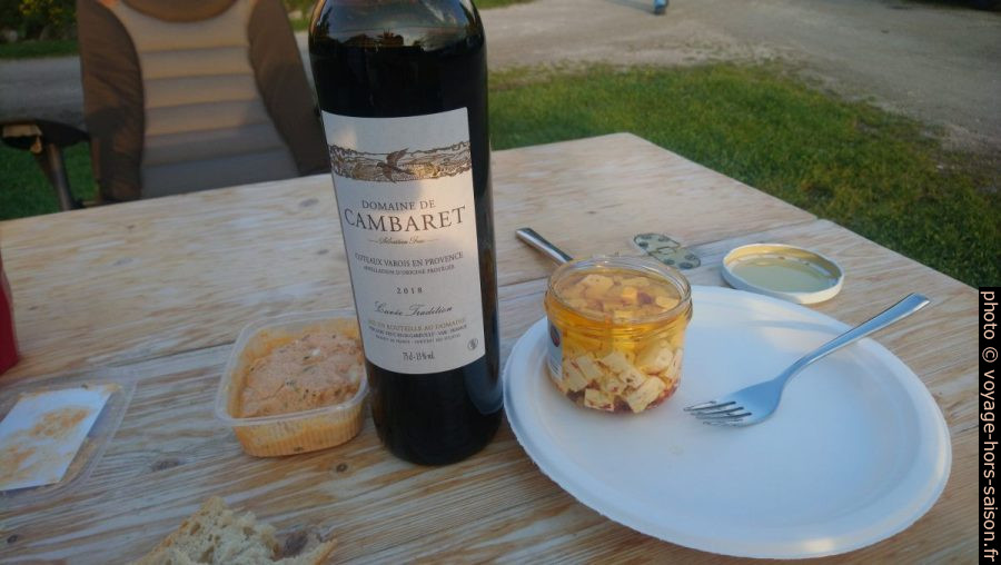 Le casse-croûte du soir. Photo © André M. Winter