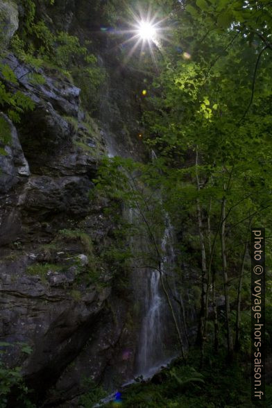 Petite cascade dans la vallée Bluntautal. Photo © Alex Medwedeff