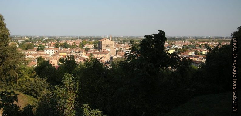 Vue du Castello Scaligero sur Valeggio. Photo © André M. Winter