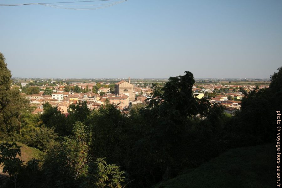 Vue du Castello Scaligero sur Valeggio. Photo © André M. Winter